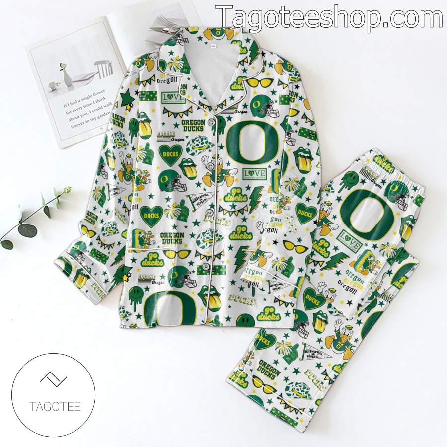 Oregon Ducks Love Pattern Women's Pajamas Set